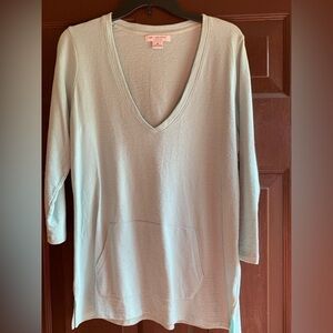 Liz Claiborne V Neck 3/4 quarter length sleeve pullover